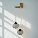 Unieke vintage wandlamp met 2 bollen en messing houder, Gebruikt, Midcentury modern, Onbekend, Ophalen of Verzenden