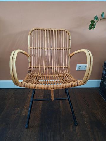 Retro rotan stoeltje beschikbaar voor biedingen