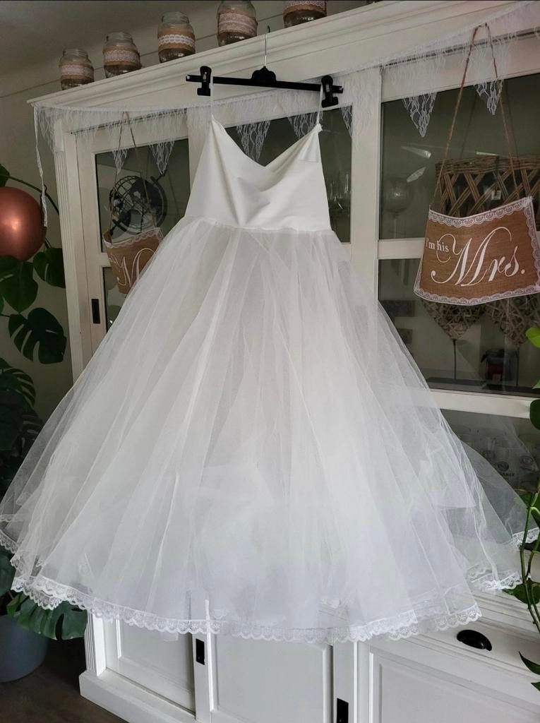 Vrijwel nieuwe onderrok trouwjurk maat M, Ophalen of Verzenden, Zo goed als nieuw, Wit, Trouwjurk