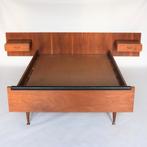 Vintage teak bed met zwevende nachtkastjes, Ophalen, Gebruikt, Bruin, Tweepersoons