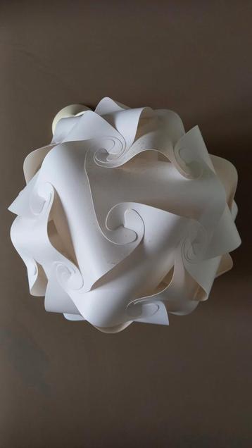 Witte design lampenkap beschikbaar voor biedingen
