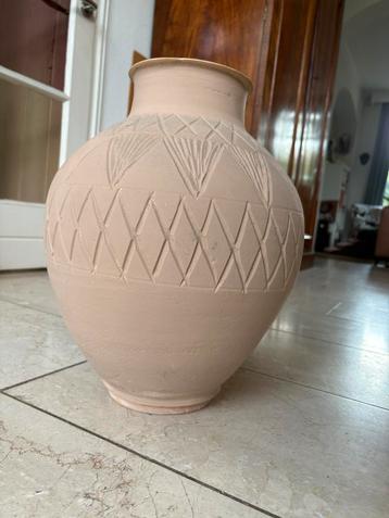 Terracotta vaas pot 43cm hoog beschikbaar voor biedingen