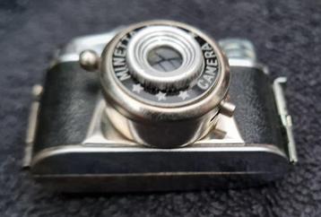 Oude MINIATUUR  SPIONAGE camera MINETTA in lederen foudraal beschikbaar voor biedingen