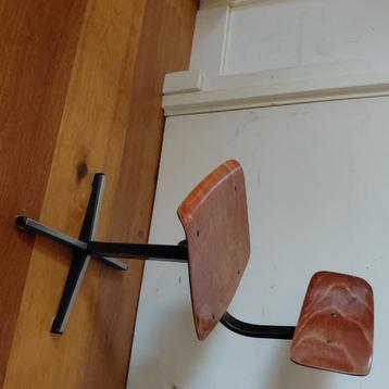 Retro stoel voor kinderen beschikbaar voor biedingen