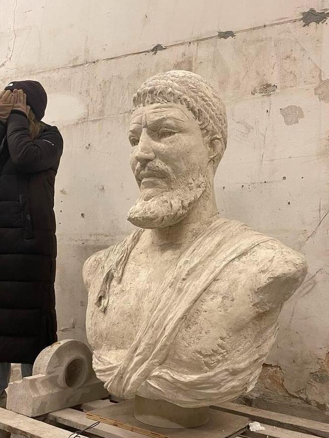 Beeld / Buste , groot formaat (130cm) handgemaakt , gips, Antiek en Kunst, Kunst | Beelden en Houtsnijwerken, Ophalen of Verzenden