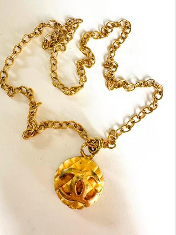 Ketting met vergulde CC hanger beschikbaar voor biedingen