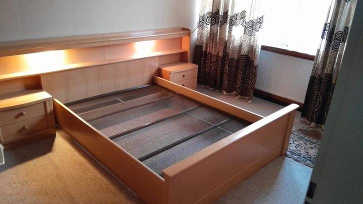 bed 160 x 200 met ombouw (zwevend*) en speciale bedspiraal, Huis en Inrichting, Slaapkamer | Bedden, Gebruikt, Tweepersoons, 160 cm