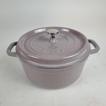 Staub Cocotte 24 cm in Kersenbloesem beschikbaar voor biedingen