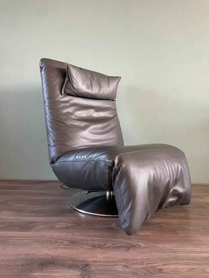 Antraciet leren elektrische chill line indi relax fauteuil, Huis en Inrichting, Fauteuils, Zo goed als nieuw, 50 tot 75 cm, Ophalen