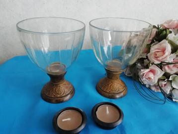 Twee prachtige windlichten bowls coups op mooi bewerkte voet beschikbaar voor biedingen