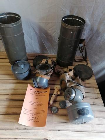 Oude gasmaskers  beschikbaar voor biedingen