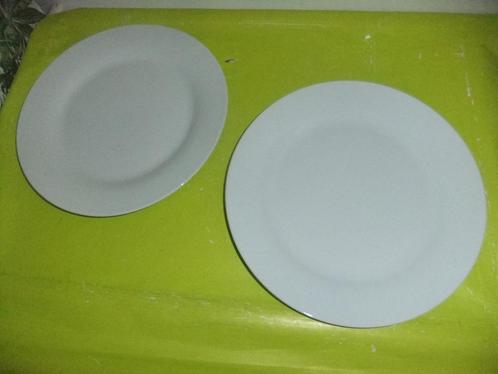 2 BORDEN SAMEN €0,75!, Huis en Inrichting, Keuken | Servies, Gebruikt, Bord(en), Overige stijlen, Ophalen