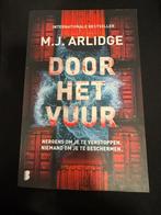 Door het vuur – M.J. Arlidge (thriller, Helen Grace-serie), Ophalen of Verzenden, Gelezen, Nederland