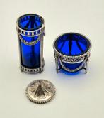 1065. Zilveren zoutstrooier en zoutvaatje, 19e eeuw, Antiek en Kunst, Antiek | Goud en Zilver, Ophalen of Verzenden, Zilver