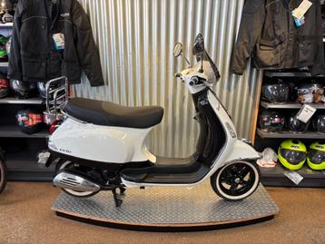 Vespa Touring LX 50 4T 25km  beschikbaar voor biedingen