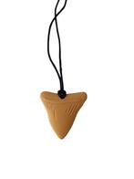Bijtketting / Kauwketting Haai Tand, Sieraden, Tassen en Uiterlijk, Overige materialen, Beige, Nieuw, Ophalen of Verzenden