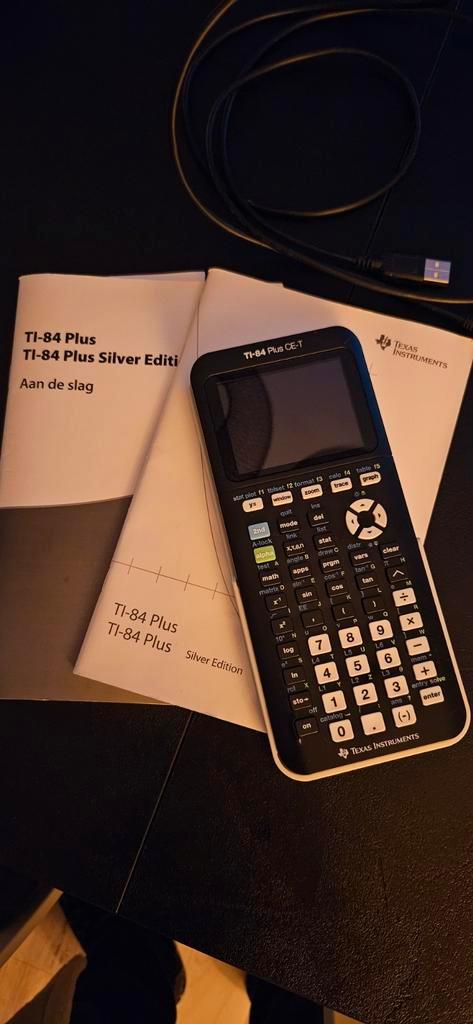 Texas Instruments TI-84 plus CE-T met gebruiksaanwijzing, Diversen, Rekenmachines, Zo goed als nieuw, Ophalen of Verzenden