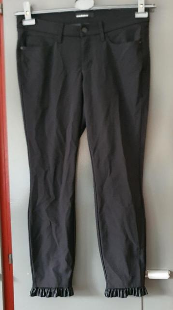 Zwarte Broek met Ruches aan de Onderkant Maat M/L Cambio beschikbaar voor biedingen