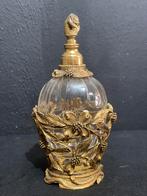 Art Nouveau, antiek parfum flesje. Koper met bloemen, Ophalen of Verzenden, Zo goed als nieuw, Parfumfles