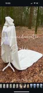 Teddy bridal cape met sleep, Kleding | Dames, Trouwkleding en Trouwaccessoires, Ophalen of Verzenden, Zo goed als nieuw, Beige