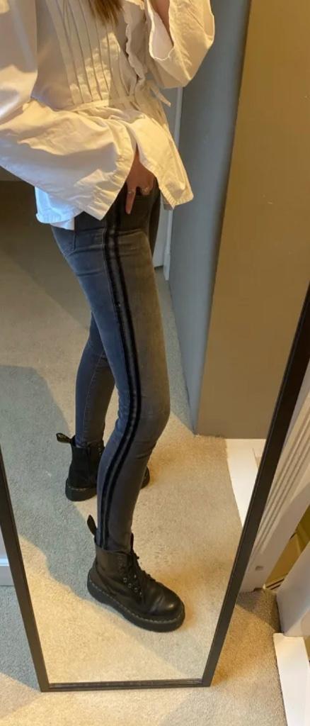 Yaya grijze stretch  skinny jeans maat 34, Kleding | Dames, Spijkerbroeken en Jeans, Zo goed als nieuw, W27 (confectie 34) of kleiner