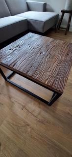 Wagonhouten salontafel met metalen frame, Huis en Inrichting, Tafels | Salontafels, Ophalen, Gebruikt, 50 tot 100 cm, Vierkant