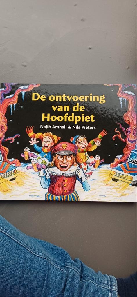 De Ontvoering van de Hoofdpiet - Najib Amhali & Nils Pieters, Boeken, Kinderboeken | Jeugd | onder 10 jaar, Zo goed als nieuw