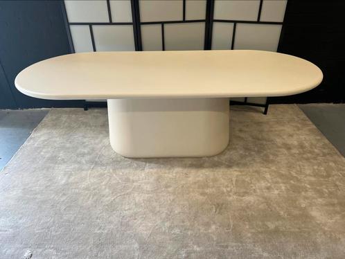 Beton cire tafels ovaal 200cm beige, Huis en Inrichting, Tafels | Eettafels, Zo goed als nieuw, 100 tot 150 cm, 200 cm of meer