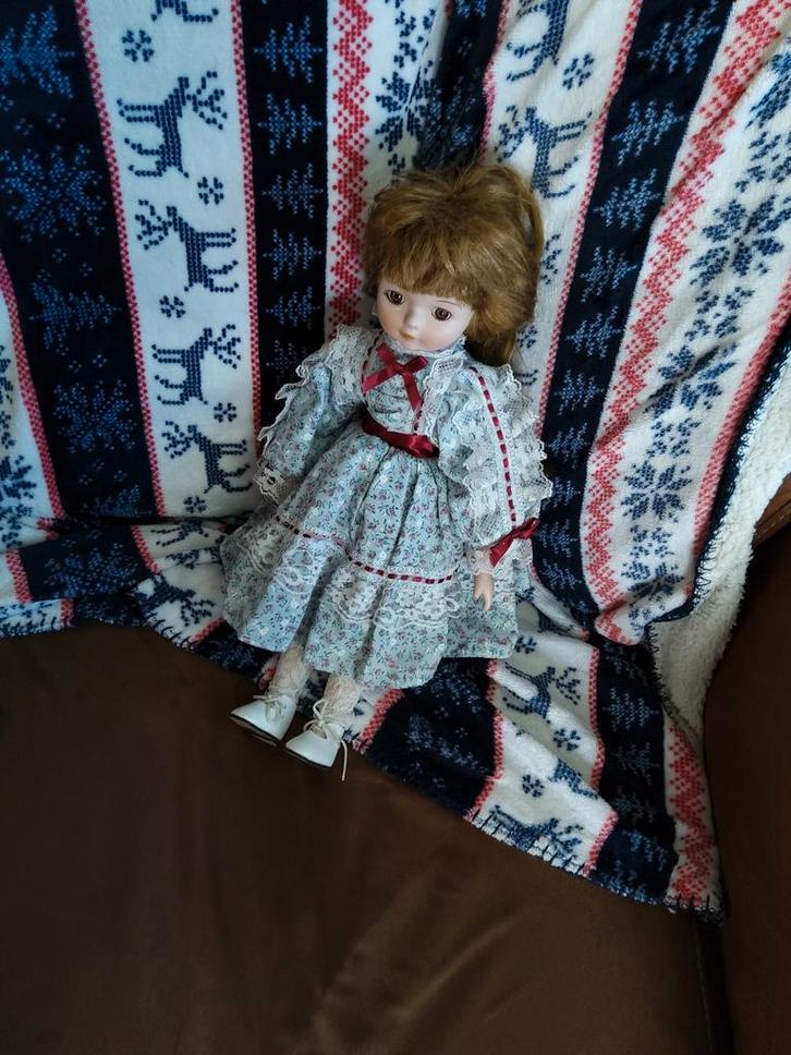 Antieke Porseleinen Pop met Jurk, Verzamelen, Poppen, Gebruikt, Pop, Ophalen of Verzenden