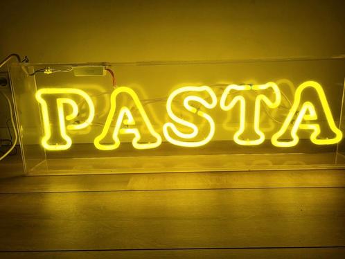 Oude neon lampen, reclameborden van pizza en pasta., Verzamelen, Merken en Reclamevoorwerpen, Gebruikt, Lichtbak of (neon) lamp