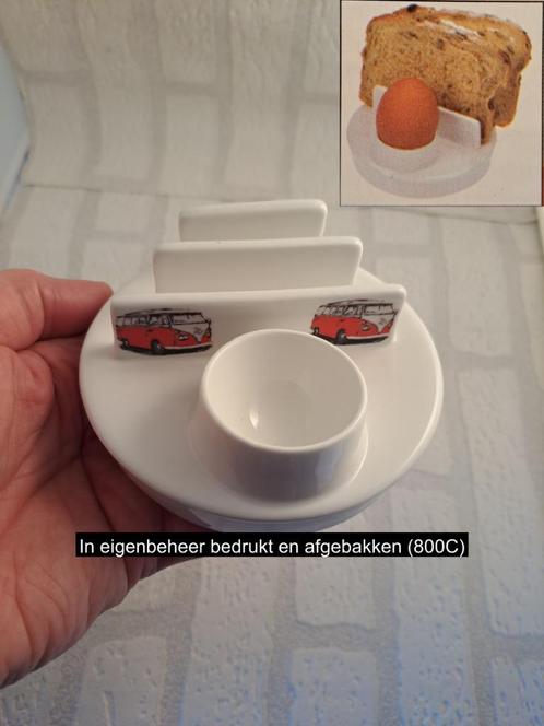 Eierdopje met toasthouder porselein Volkswagen combi bus, Huis en Inrichting, Keuken | Servies, Nieuw, Overige typen, Overige stijlen