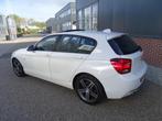 BMW 1-serie 116i Upgrade Edition AUTOMAAT | PANORAMDAK | CRU, Auto's, BMW, Gebruikt, Zwart, 4 cilinders, Wit