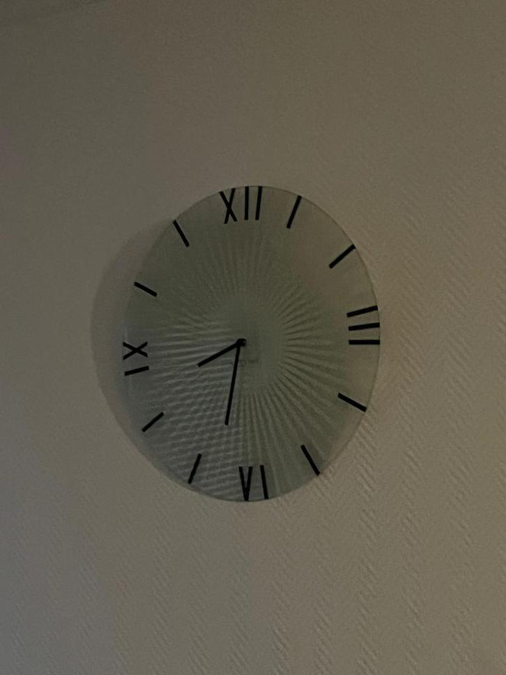 Wandklok Nextime klok sticks wit 43 cm stil geluidloos, Huis en Inrichting, Woonaccessoires | Klokken, Ophalen of Verzenden
