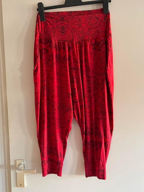 Peet: Rode Ophilia 3/4 broek maat 2 tot maat 42/44, Kleding | Dames, Broeken en Pantalons, Zo goed als nieuw, Maat 42/44 (L), Rood