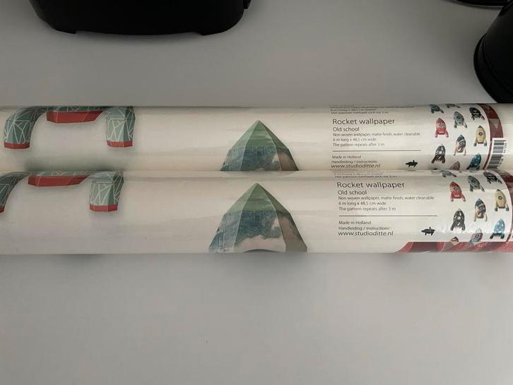 Studio Ditte Raket Behang - 2 Rollen, Huis en Inrichting, Stoffering | Behang, Blauw, minder dan 10 m², Ophalen of Verzenden