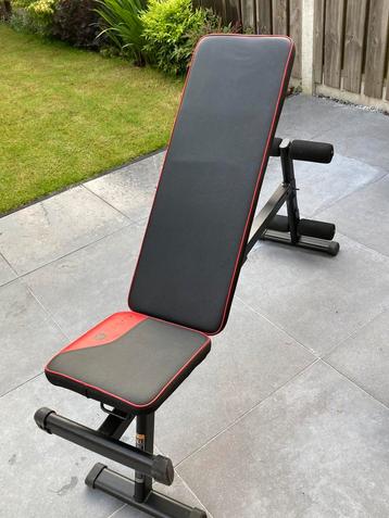 Fitnessbank en dumbell beschikbaar voor biedingen