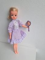Paarse jurk met spiegel voor sindy barbie fleur excl pop, Ophalen of Verzenden, Gebruikt, Kleertjes