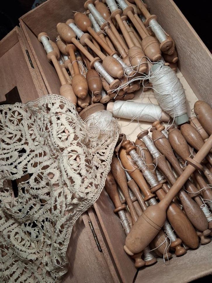 Kantklossen - 62 stuks, Hobby en Vrije tijd, Kantklossen, Gebruikt, Klos(sen), Ophalen of Verzenden