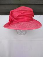 hoed rood sinamy, Ophalen, Gedragen