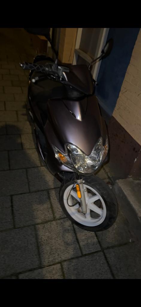 Yamaha joh rr!, Fietsen en Brommers, Scooters | Piaggio, Zo goed als nieuw, Tweetakt, Ophalen