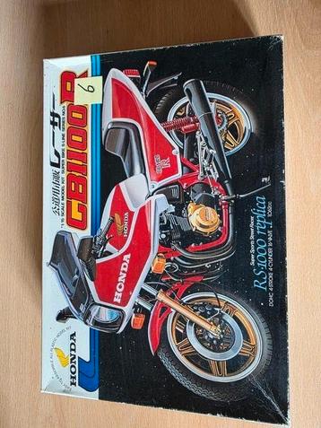 HONDA CB 1100R scale1/15 motorblok is al gebouwd   beschikbaar voor biedingen