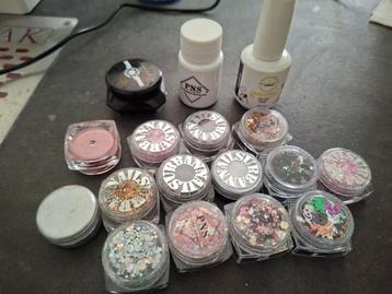 Glitters nagelstyliste  beschikbaar voor biedingen