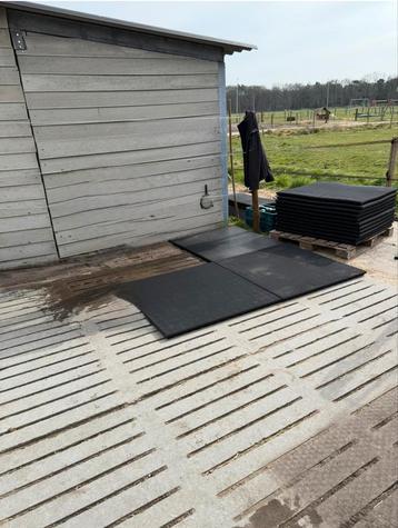 Rubber - Tuin / stal / paddock tegels - matten beschikbaar voor biedingen