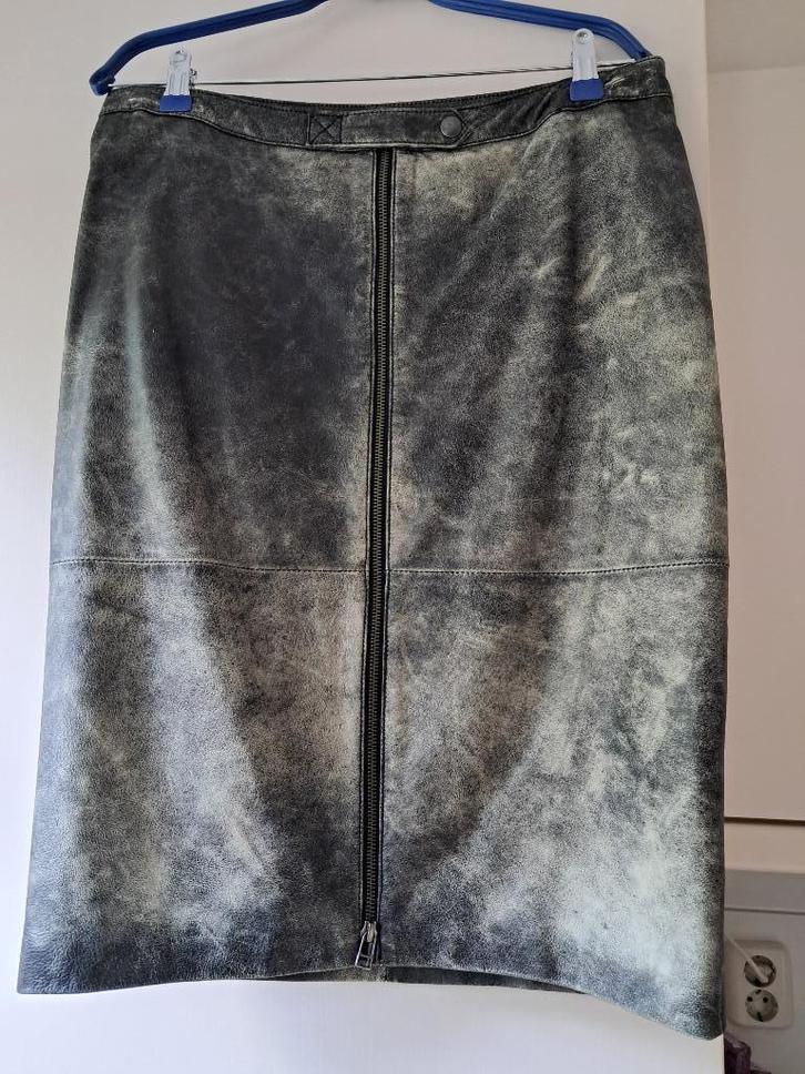 Leren grijs/creme rok maat 40, Kleding | Dames, Rokken, Zo goed als nieuw, Maat 38/40 (M), Grijs, Knielengte, Ophalen of Verzenden