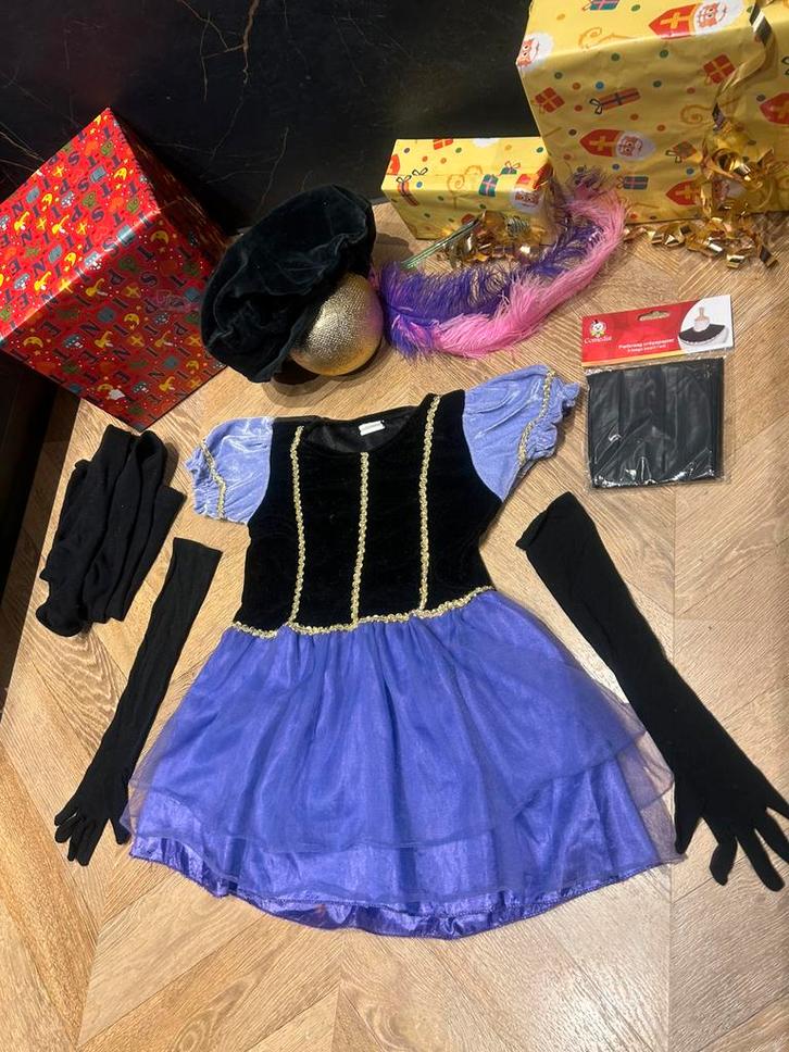 Pietenjurk Pietenpak paars zwart maat 110 set meisjes, Diversen, Sinterklaas, Zo goed als nieuw, Ophalen of Verzenden