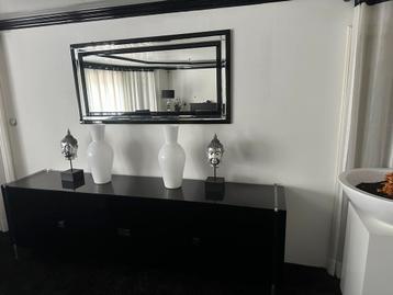 Luxe zwart dressoir met spiegel – modern design beschikbaar voor biedingen