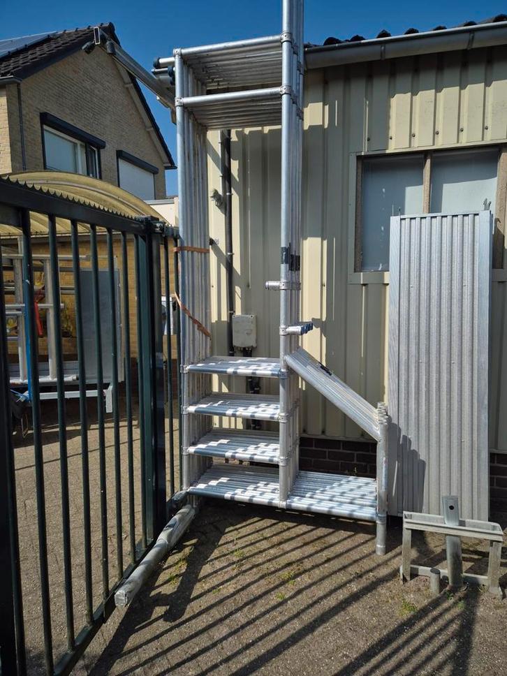 Skyline opbouw frames skyworks, Doe-het-zelf en Verbouw, Steigers, Zo goed als nieuw, Rolsteiger of Kamersteiger, 5 meter of hoger