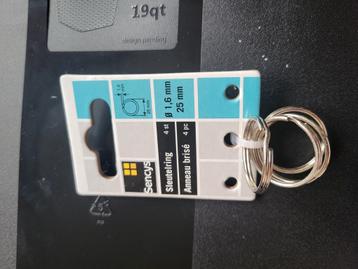Sleutelhanger ringetjes  beschikbaar voor biedingen