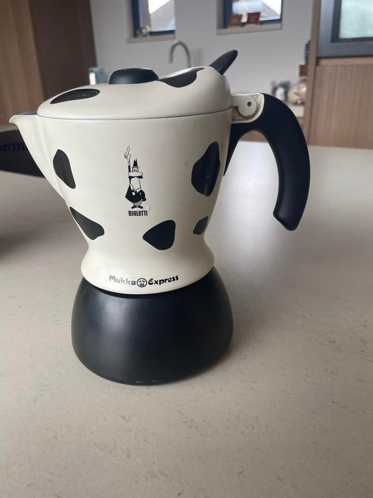 Bialetti Mukka Express - Espressomaker met Koeienprint, Witgoed en Apparatuur, Koffiezetapparaten, Gebruikt, Gemalen koffie, Espresso apparaat
