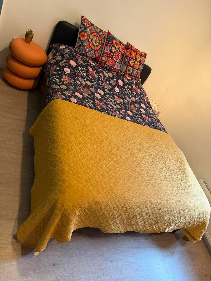 Ikea Bed 140x200 met Matras en Dekbed - Nieuwstaat, Huis en Inrichting, Slaapkamer | Boxsprings, Zo goed als nieuw, 140 cm, 200 cm